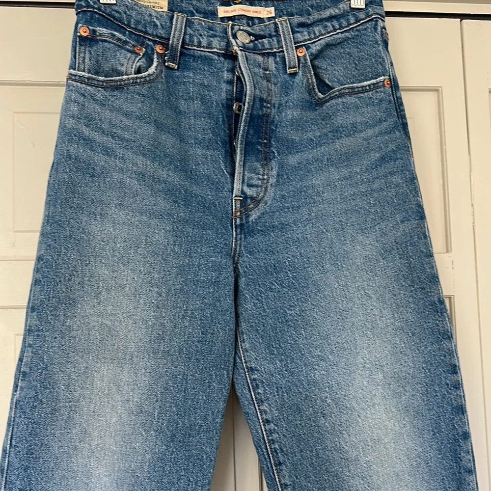 Classic Levi’s Blue Denim Jeans - Picture 2 of 5